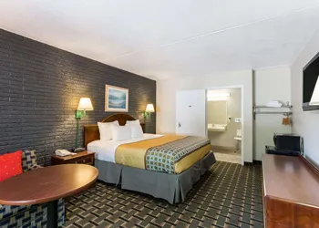 Travelodge by Wyndham Savannah Area/Richmond Hill hotel thumbnail 6
