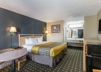 Travelodge by Wyndham Savannah Area/Richmond Hill hotel thumbnail 8