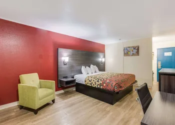Econo Lodge Garden City - Savannah hotel thumbnail 8