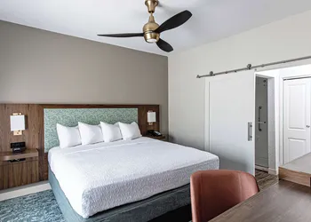 Hampton Inn & Suites Charleston/West Ashley hotel thumbnail 7