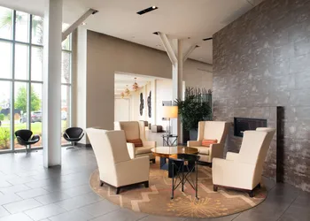 DoubleTree by Hilton Hotel & Suites Charleston Airport hotel thumbnail 3
