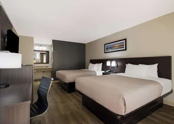 Quality Inn Coliseum hotel thumbnail 7