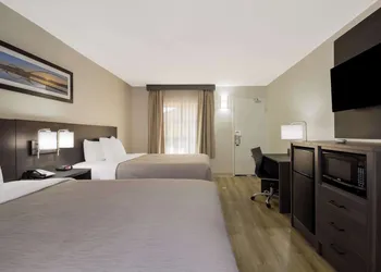 Quality Inn Coliseum hotel thumbnail 8