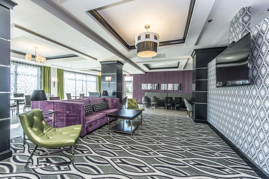 Holiday Inn Express & Suites Charleston Arpt-Conv Ctr Area hotel detail image 2