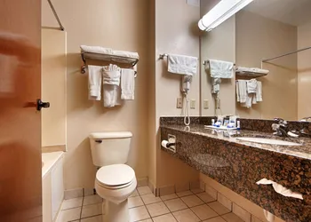 SureStay Plus Hotel by Best Western Edmond hotel thumbnail 8