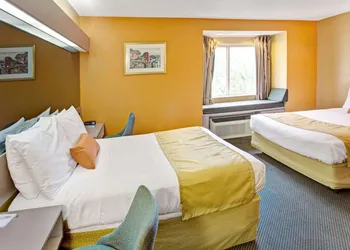 Microtel Inn & Suites by Wyndham Gatlinburg hotel thumbnail 5