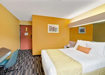 Microtel Inn & Suites by Wyndham Gatlinburg hotel thumbnail 7