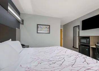 SureStay Plus Hotel by Best Western Sevierville hotel thumbnail 5