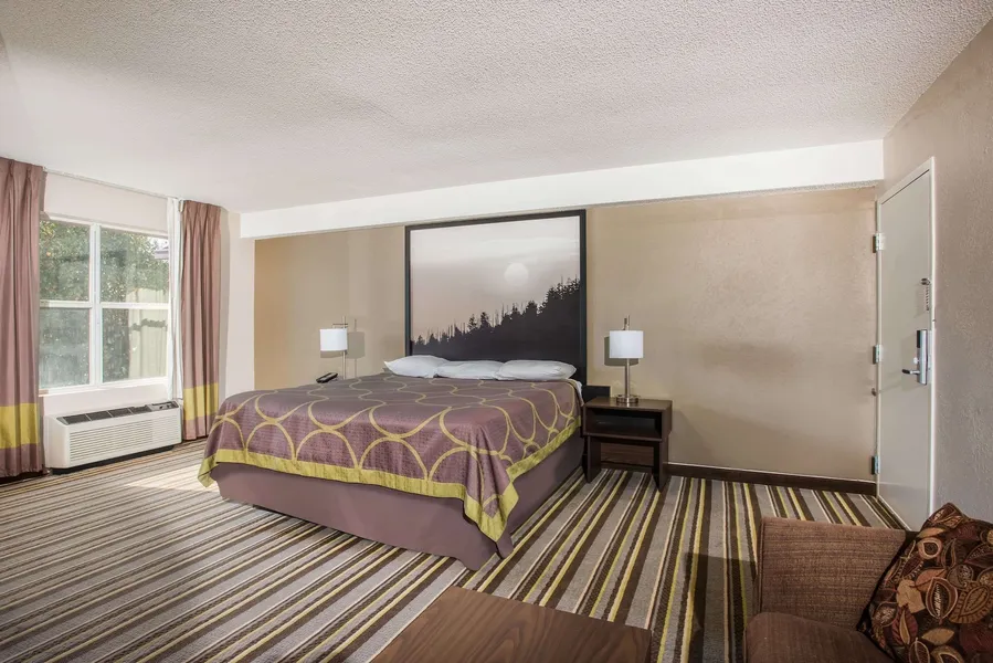Super 8 by Wyndham Sevierville Riverside hotel detail image 6