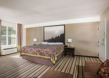 Super 8 by Wyndham Sevierville Riverside hotel thumbnail 6