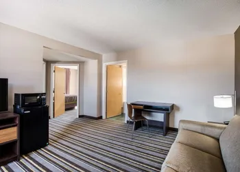 Super 8 by Wyndham Sevierville Riverside hotel thumbnail 8