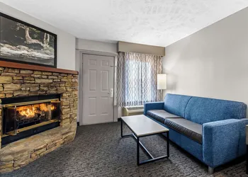 Quality Inn And Suites Dollywood hotel thumbnail 6