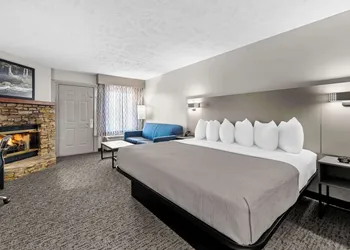 Quality Inn And Suites Dollywood hotel thumbnail 7