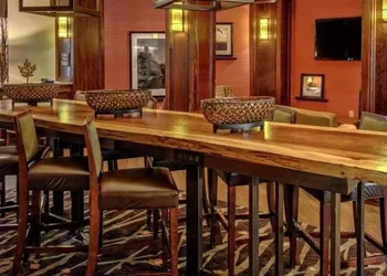 Inn on the Parkway hotel thumbnail 7