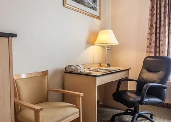 Comfort Inn & Suites Airport hotel thumbnail 6