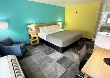 Days Inn by Wyndham Eglin AFB hotel thumbnail 4