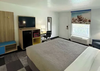 Days Inn by Wyndham Eglin AFB hotel thumbnail 5
