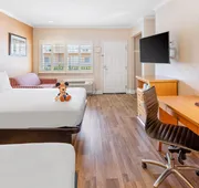 Anaheim Islander Inn and Suites hotel detail image 5
