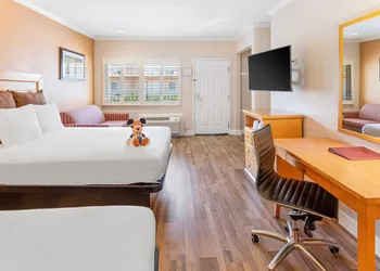 Anaheim Islander Inn and Suites hotel thumbnail 5