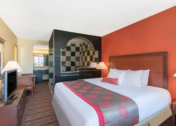 Ramada Limited Cockeysville hotel thumbnail 8