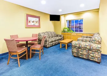 Super 8 by Wyndham Parker/SE Denver Area hotel thumbnail 2