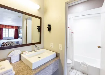 Red Roof Inn Lompoc hotel thumbnail 7