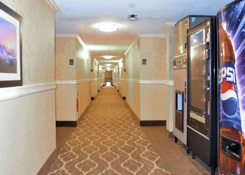 Comfort Inn & Suites Vancouver Downtown City Center hotel thumbnail 4