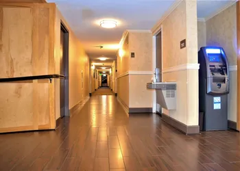 Comfort Inn & Suites Vancouver Downtown City Center hotel thumbnail 5