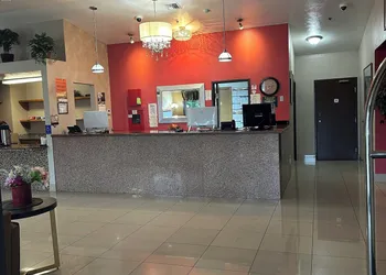 Bridgeway Inn & Suites Portland Airport hotel thumbnail 2