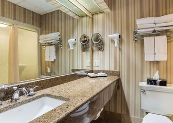 Traditions Hotel & Spa Johnson City - Binghamton, an Ascend Collection Hotel hotel thumbnail 7
