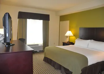 Holiday Inn Express Sarasota East - I-75 by IHG hotel thumbnail 4