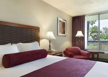 Ramada by Wyndham Sunnyvale/Silicon Valley hotel thumbnail 5