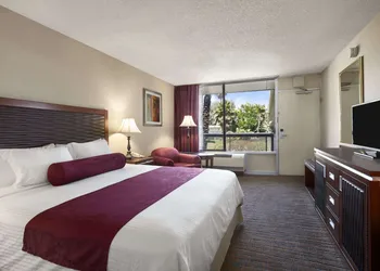 Ramada by Wyndham Sunnyvale/Silicon Valley hotel thumbnail 6