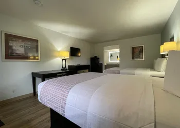 Tricove Inn & Suites hotel thumbnail 4