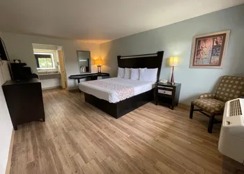 Tricove Inn & Suites hotel thumbnail 5