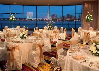 Detroit Marriott at the Renaissance Center hotel thumbnail 7