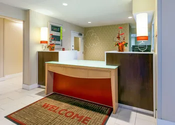 MainStay Suites Detroit Farmington Hills hotel thumbnail 2