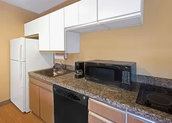 MainStay Suites Detroit Farmington Hills hotel thumbnail 8