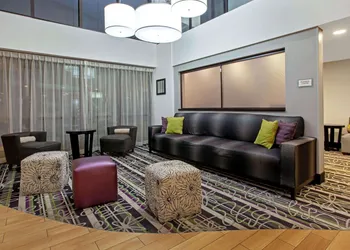 La Quinta Inn & Suites by Wyndham Detroit Metro Airport hotel thumbnail 4