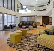 La Quinta Inn & Suites by Wyndham Detroit Metro Airport hotel detail image 5