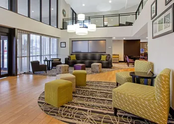 La Quinta Inn & Suites by Wyndham Detroit Metro Airport hotel thumbnail 5