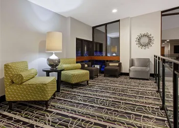 La Quinta Inn & Suites by Wyndham Detroit Metro Airport hotel thumbnail 6