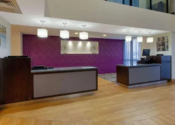 La Quinta Inn & Suites by Wyndham Detroit Metro Airport hotel thumbnail 8