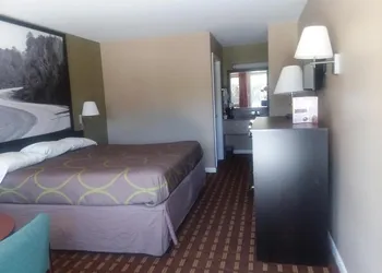Super 8 by Wyndham Ocean Springs Biloxi hotel thumbnail 6