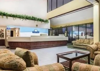 Days Inn by Wyndham Indianapolis/Castleton hotel thumbnail 2