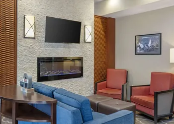Comfort Suites West Indianapolis - Brownsburg hotel thumbnail 4