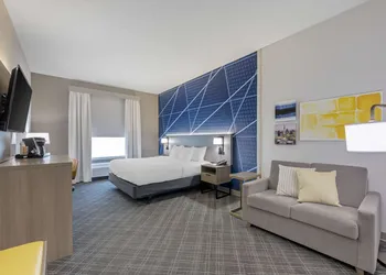 Comfort Suites West Indianapolis - Brownsburg hotel thumbnail 8