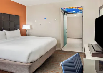 Renaissance Indianapolis North Hotel hotel thumbnail 3
