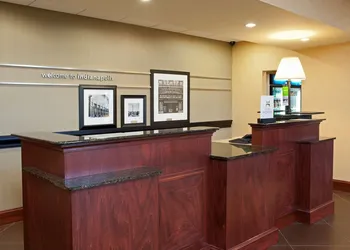 Hampton Inn & Suites Indianapolis-Airport hotel thumbnail 2