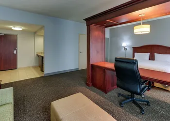 Hampton Inn & Suites Indianapolis-Airport hotel thumbnail 3